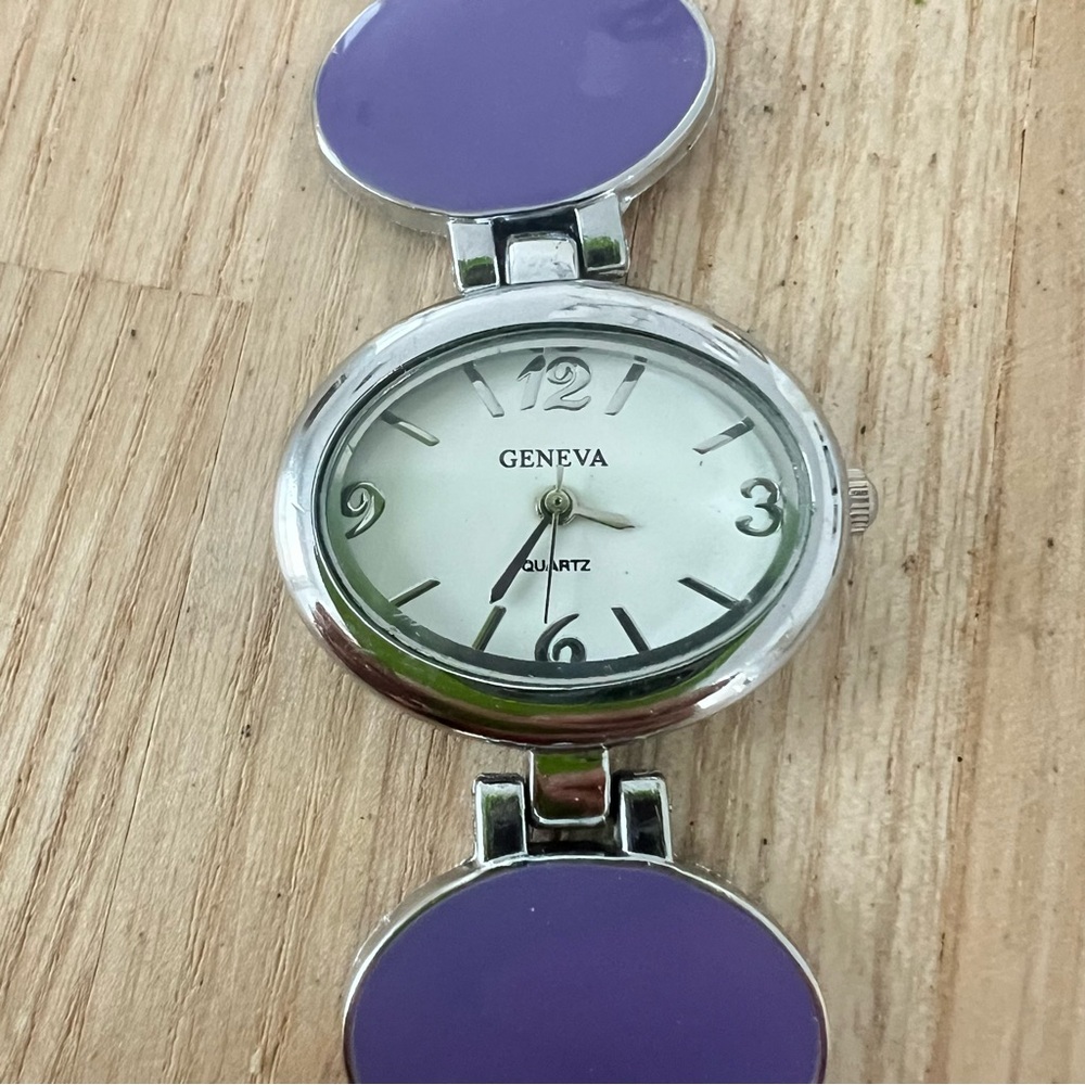 Geneva ladies oval silver tone purple bracelet fashion watch NEW BATTERY